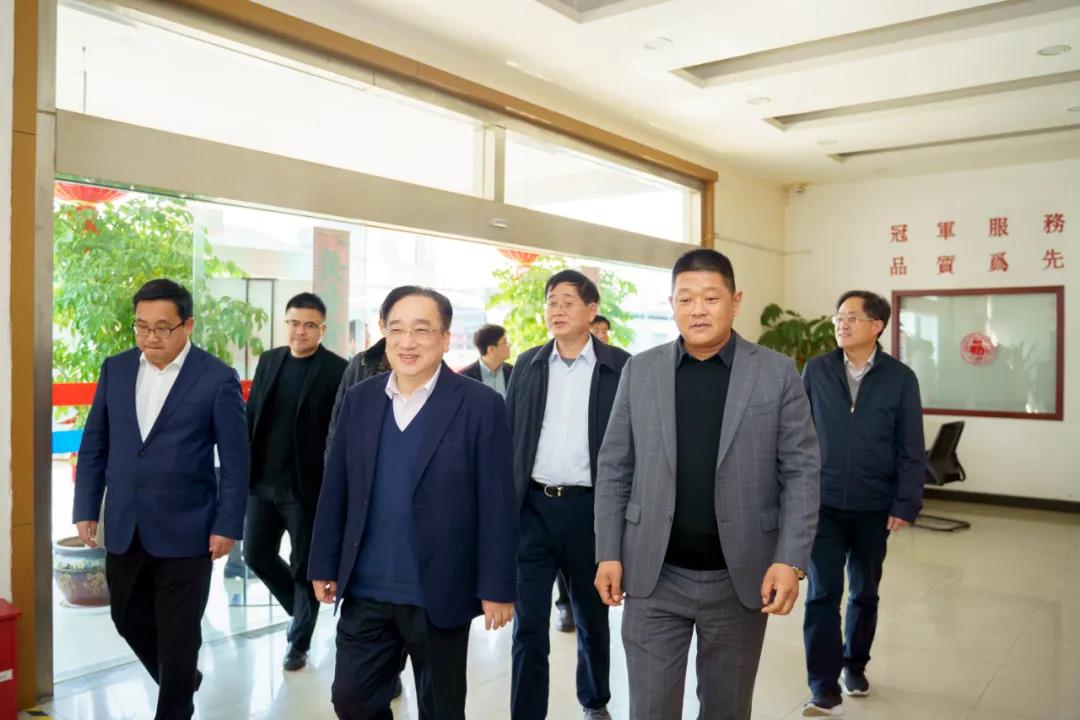 苏州市人大常委会副主任沈国芳一行走访调研苏州冠科工业设备有限公司